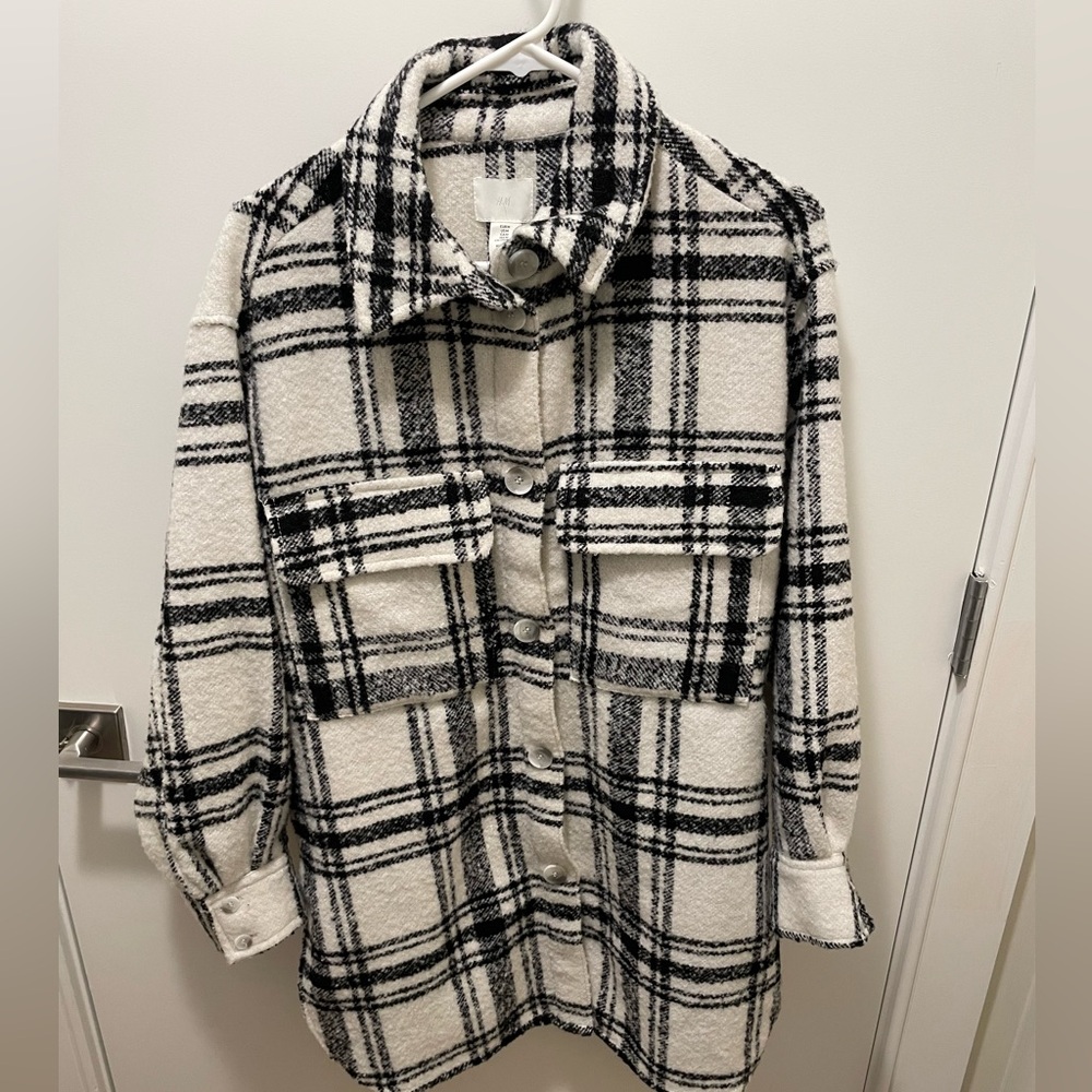 H&M coat - brand new - white and black plaid. Size Medium woman’s